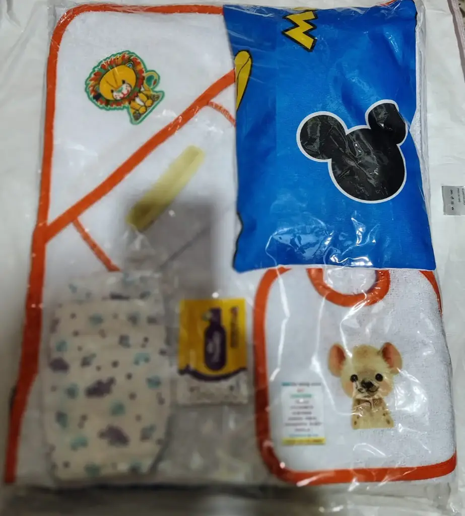CAMBIADOR + TOALLA + ALMOHADA + BABERO KIT 2005