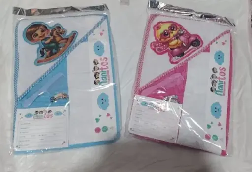 [03564] TOALLA PARA BEBE NANITOS + CORTAUÑAS NANITOS 2010