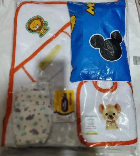 [2005KIT] CAMBIADOR + TOALLA + ALMOHADA + BABERO KIT 2005
